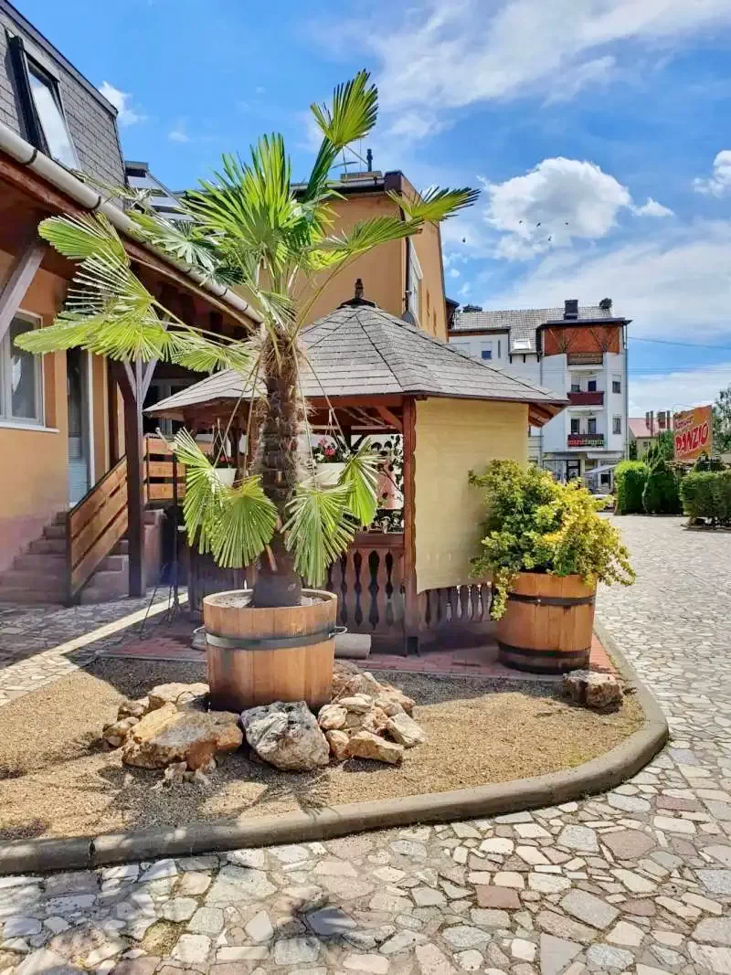  Cazare | Motel (K0682-25) Imaginea poate fi supusă drepturilor de autor. Se recomandă contactarea titularului drepturilor.