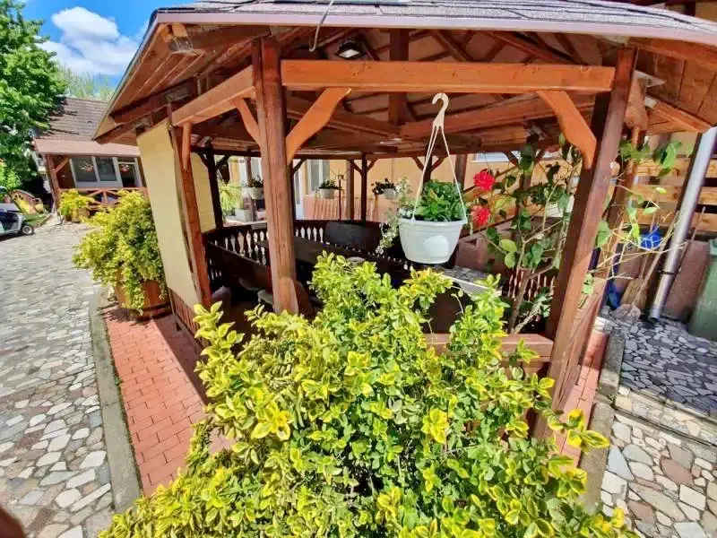  Cazare | Motel (K0682-27) Imaginea poate fi supusă drepturilor de autor. Se recomandă contactarea titularului drepturilor.