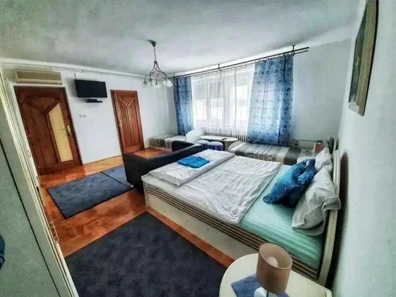  Cazare | Motel (K0682-31) Imaginea poate fi supusă drepturilor de autor. Se recomandă contactarea titularului drepturilor.