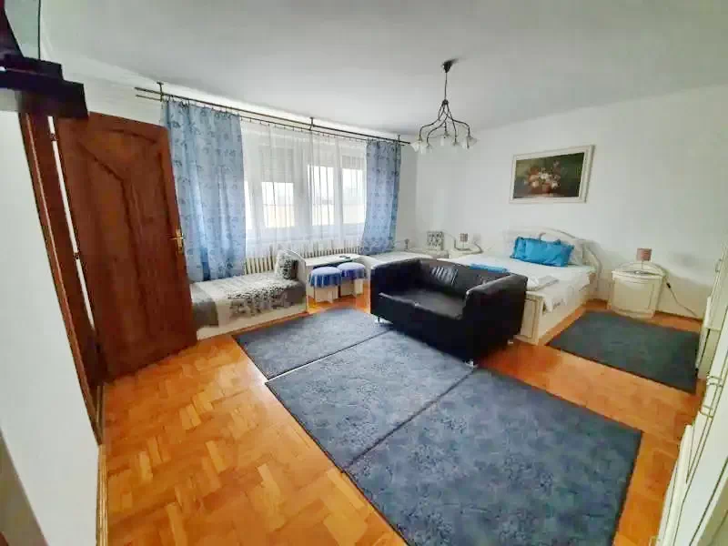  Cazare | Motel (K0682-32) Imaginea poate fi supusă drepturilor de autor. Se recomandă contactarea titularului drepturilor.