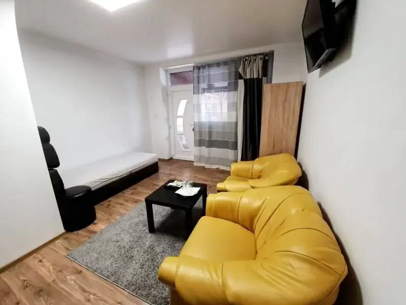  Cazare | Motel (K0682-37) Imaginea poate fi supusă drepturilor de autor. Se recomandă contactarea titularului drepturilor.