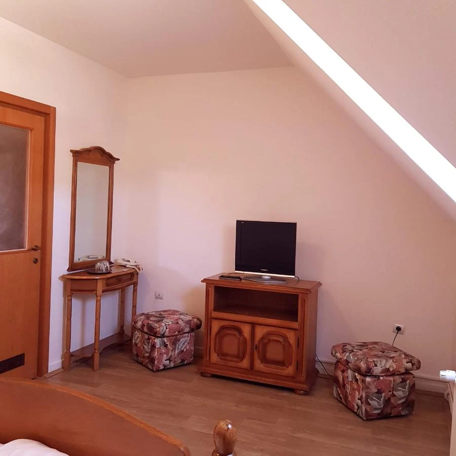 Găiești Cazare | Hotel*** (K0661-20) Imaginea poate fi supusă drepturilor de autor. Se recomandă contactarea titularului drepturilor.