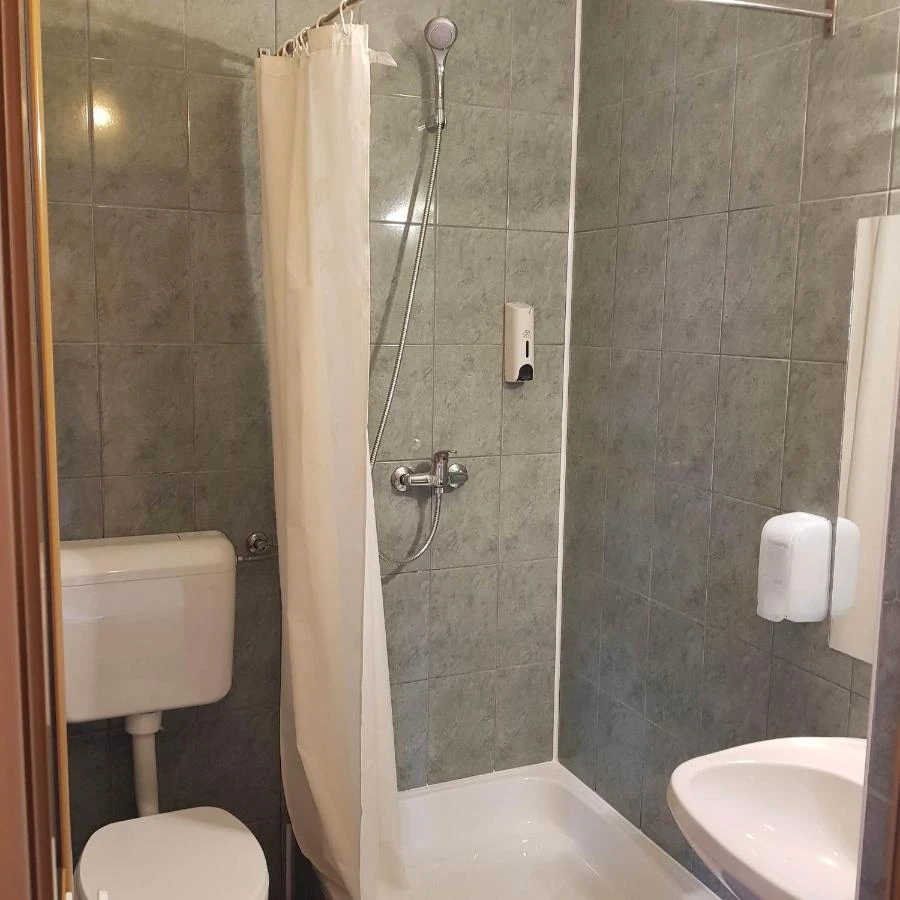 Găiești Cazare | Hotel*** (K0661-21) Imaginea poate fi supusă drepturilor de autor. Se recomandă contactarea titularului drepturilor.