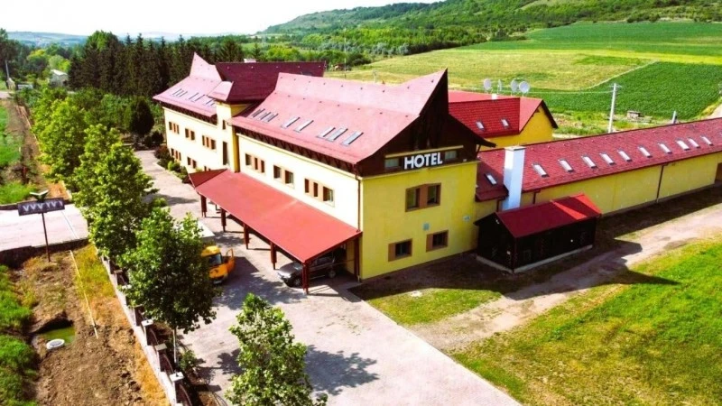 Cazare Gaiesti - Motel Vector*** | Göcs - Vector Motel***. Imaginea poate fi supusă drepturilor de autor. Se recomandă contactarea titularului drepturilor.