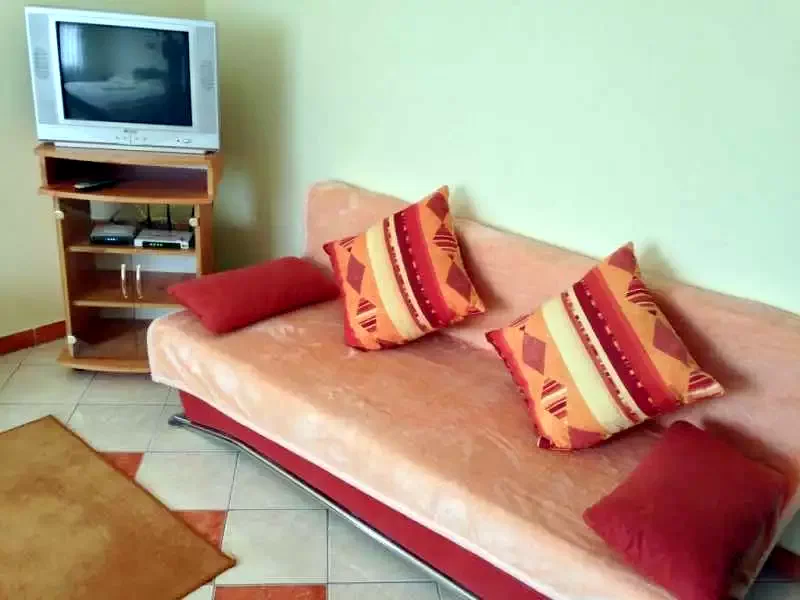  Cazare | Casă de apartamente (K0914-1) Imaginea poate fi supusă drepturilor de autor. Se recomandă contactarea titularului drepturilor.