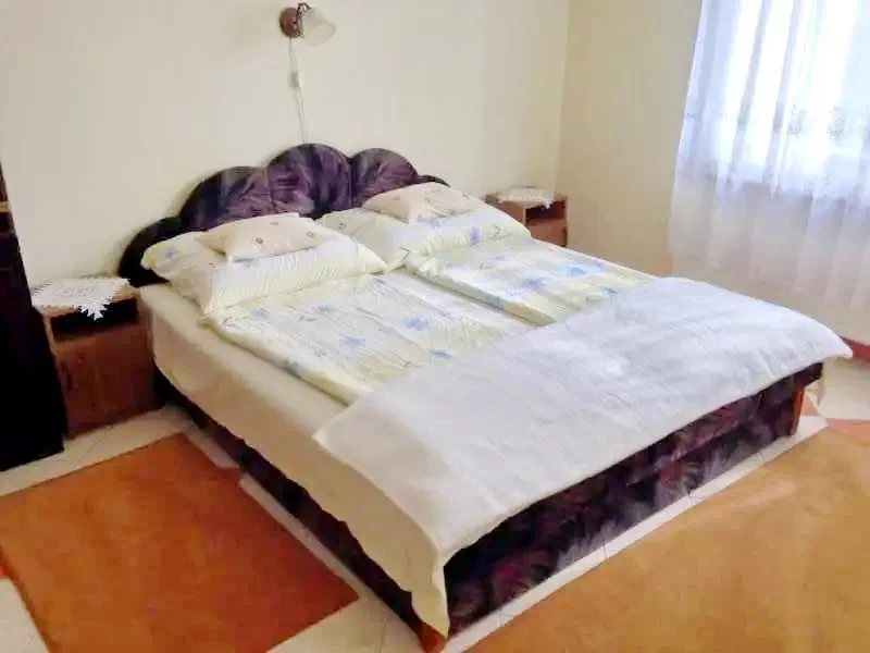  Cazare | Casă de apartamente (K0914-7) Imaginea poate fi supusă drepturilor de autor. Se recomandă contactarea titularului drepturilor.