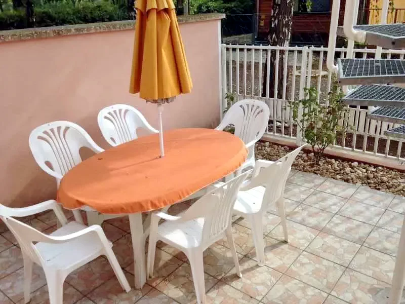  Cazare | Casă de apartamente (K0914-13) Imaginea poate fi supusă drepturilor de autor. Se recomandă contactarea titularului drepturilor.