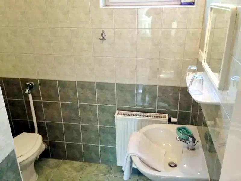  Cazare | Bungalow (K0914-18) Imaginea poate fi supusă drepturilor de autor. Se recomandă contactarea titularului drepturilor.