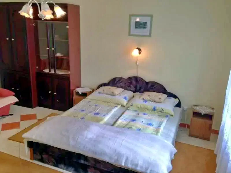  Cazare | Bungalow (K0914-19) Imaginea poate fi supusă drepturilor de autor. Se recomandă contactarea titularului drepturilor.