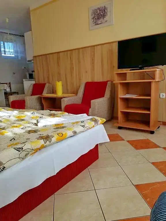  Cazare | Bungalow (K0914-21) Imaginea poate fi supusă drepturilor de autor. Se recomandă contactarea titularului drepturilor.