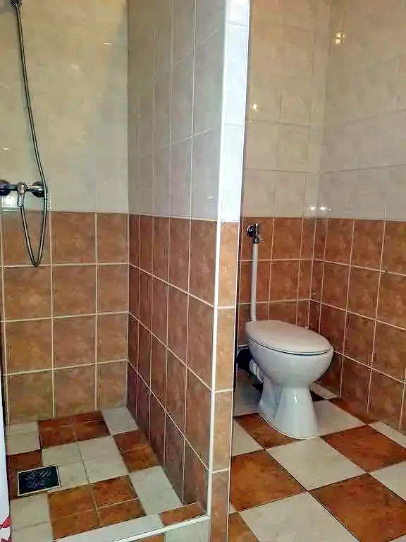  Cazare | Casă de apartamente (K0914-27) Imaginea poate fi supusă drepturilor de autor. Se recomandă contactarea titularului drepturilor.