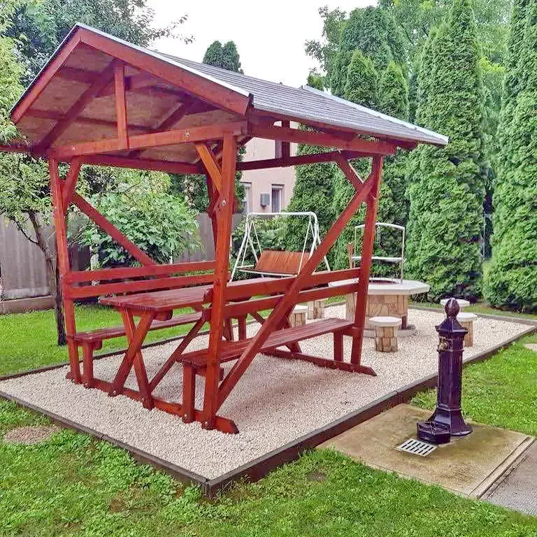  Cazare | Casă de apartamente (K0914-32) Imaginea poate fi supusă drepturilor de autor. Se recomandă contactarea titularului drepturilor.