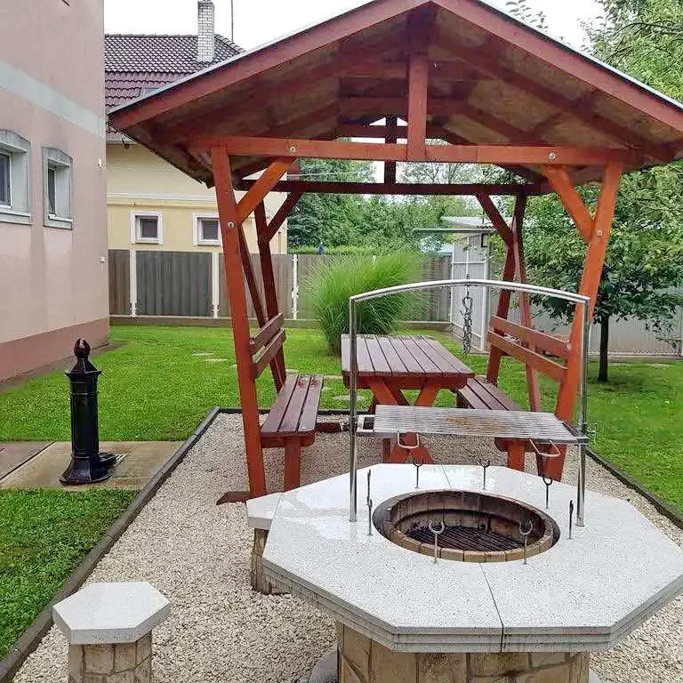 Hajdúszoboszló Szállás | Bungalow (K0914-34) A kép szerzői jogvédelem alatt állhat. Javasolt a kapcsolatfelvétel a jog tulajdonossal.