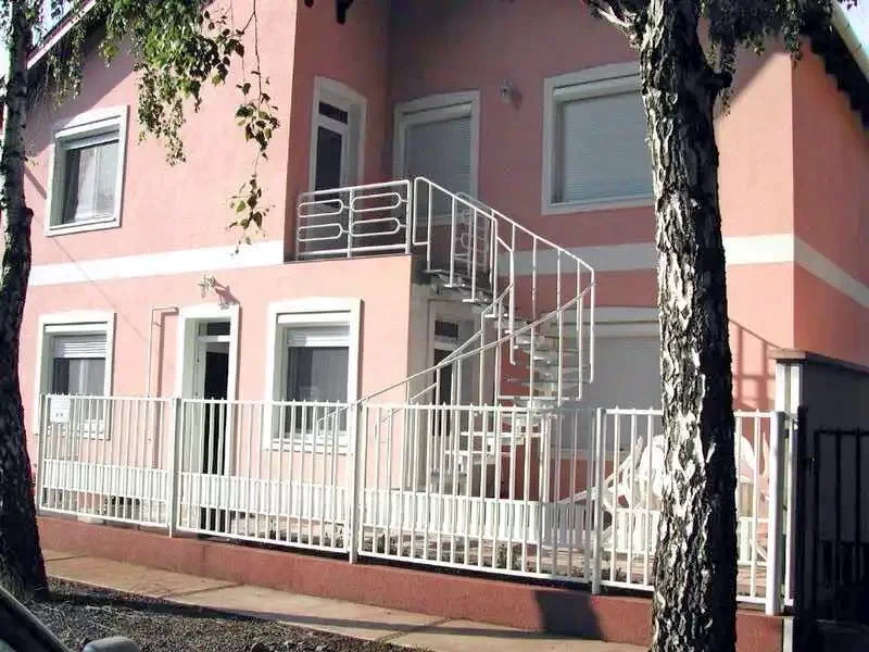 Hajdúszoboszló Cazare | Bungalow (K0914-35) Imaginea poate fi supusă drepturilor de autor. Se recomandă contactarea titularului drepturilor.