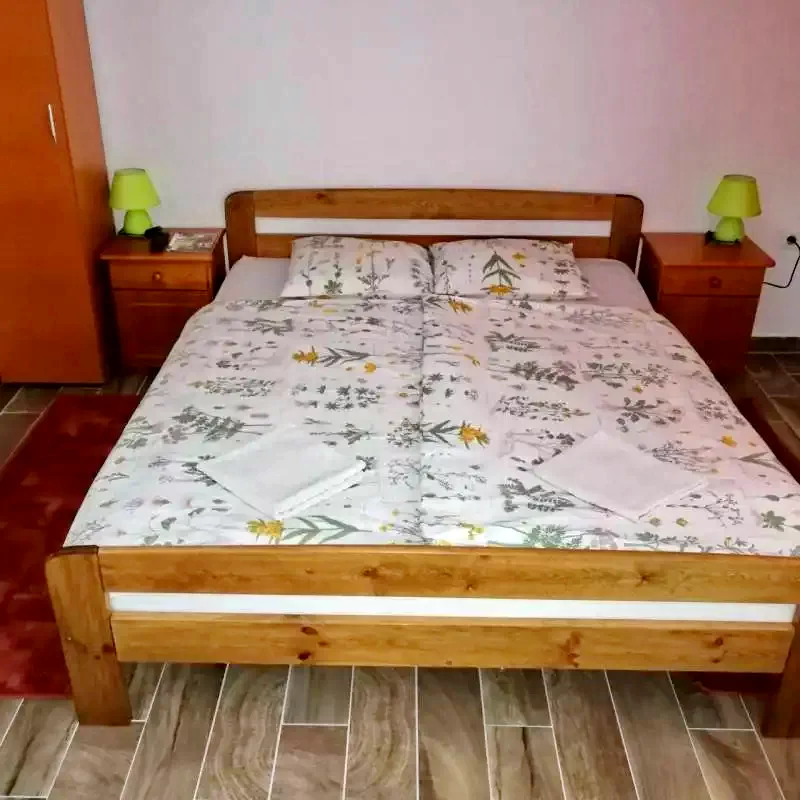  Cazare | Casă de apartamente (K1126-3) Imaginea poate fi supusă drepturilor de autor. Se recomandă contactarea titularului drepturilor.