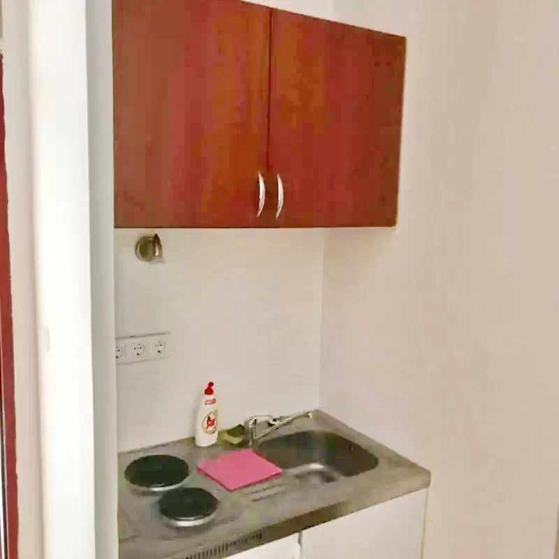  Cazare | Casă de apartamente (K1126-9) Imaginea poate fi supusă drepturilor de autor. Se recomandă contactarea titularului drepturilor.