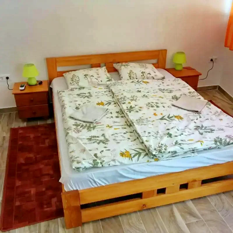 Balatonszemes Szállás | Bungalow (K1126-13) A kép szerzői jogvédelem alatt állhat. Javasolt a kapcsolatfelvétel a jog tulajdonossal.