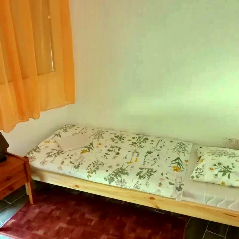  Cazare | Casă de apartamente (K1126-20) Imaginea poate fi supusă drepturilor de autor. Se recomandă contactarea titularului drepturilor.