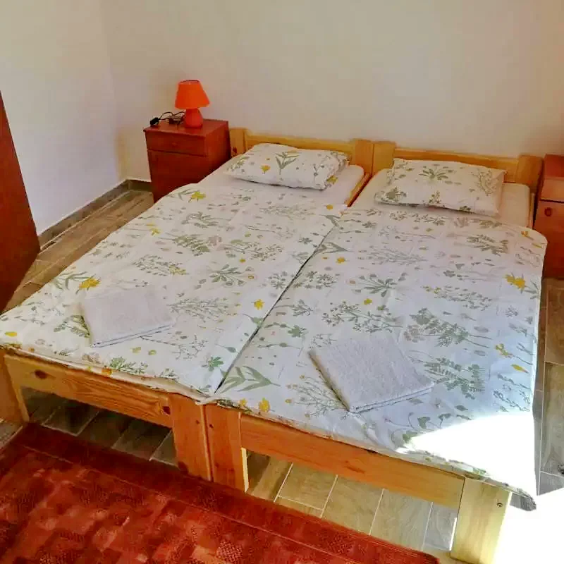  Cazare | Casă de apartamente (K1126-23) Imaginea poate fi supusă drepturilor de autor. Se recomandă contactarea titularului drepturilor.