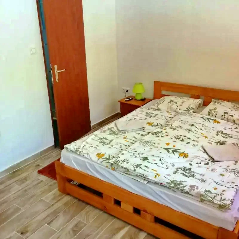  Cazare | Apartament (K1126-26) Imaginea poate fi supusă drepturilor de autor. Se recomandă contactarea titularului drepturilor.