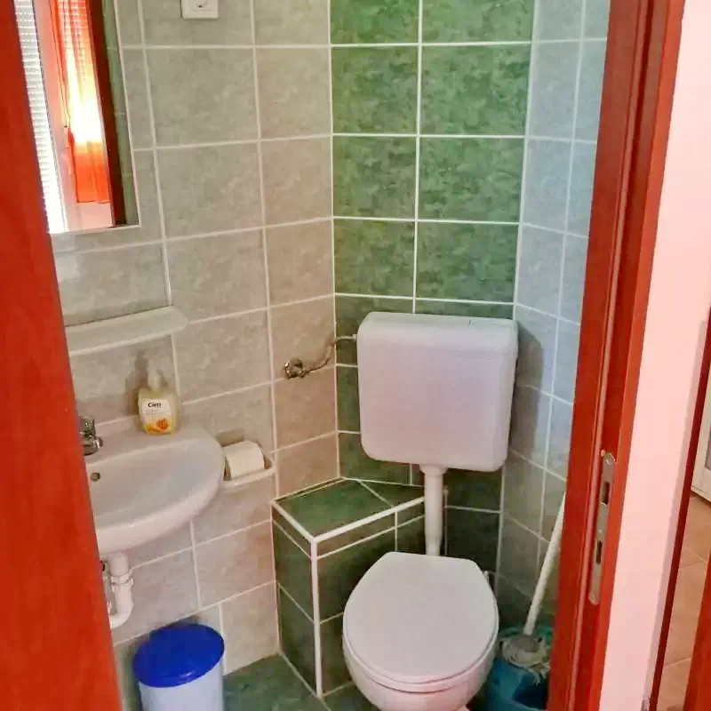  Cazare | Casă de apartamente (K1126-27) Imaginea poate fi supusă drepturilor de autor. Se recomandă contactarea titularului drepturilor.