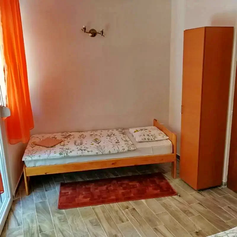  Cazare | Apartament (K1126-28) Imaginea poate fi supusă drepturilor de autor. Se recomandă contactarea titularului drepturilor.