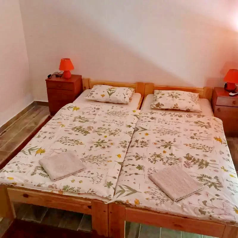 Balatonszemes Szállás | Bungalow (K1126-29) A kép szerzői jogvédelem alatt állhat. Javasolt a kapcsolatfelvétel a jog tulajdonossal.