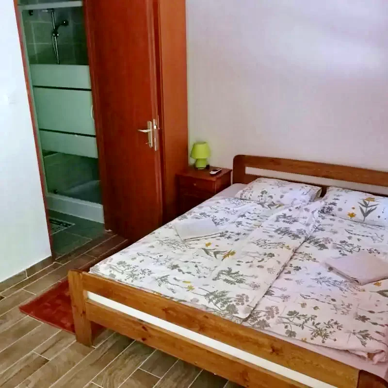 Balatonszemes Szállás | Apartmanház (K1126-30) A kép szerzői jogvédelem alatt állhat. Javasolt a kapcsolatfelvétel a jog tulajdonossal.