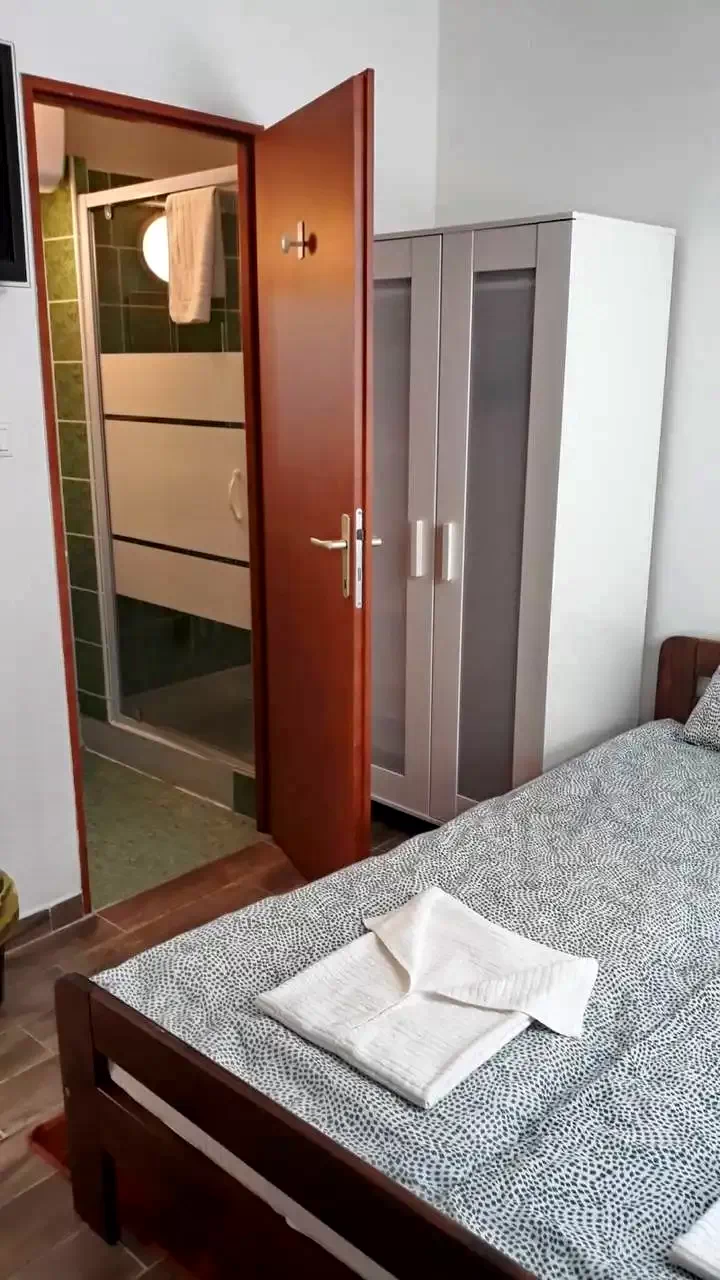 Balatonszemes Szállás | Apartmanház (K1126-34) A kép szerzői jogvédelem alatt állhat. Javasolt a kapcsolatfelvétel a jog tulajdonossal.