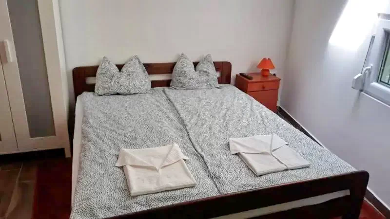  Cazare | Bungalow (K1126-35) Imaginea poate fi supusă drepturilor de autor. Se recomandă contactarea titularului drepturilor.