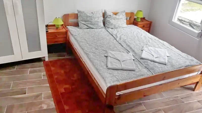 Balatonszemes Szállás | Bungalow (K1126-36) A kép szerzői jogvédelem alatt állhat. Javasolt a kapcsolatfelvétel a jog tulajdonossal.