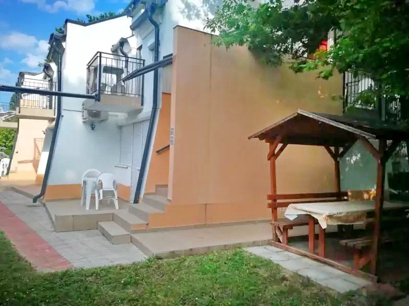 Balatonszemes Szállás | Bungalow (K1126-46) A kép szerzői jogvédelem alatt állhat. Javasolt a kapcsolatfelvétel a jog tulajdonossal.