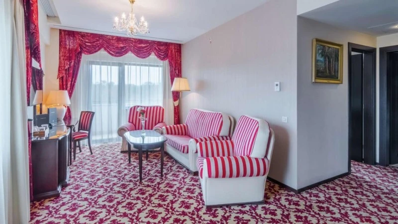 Sibiu Cazare | Hotel**** (K1516-23) Imaginea poate fi supusă drepturilor de autor. Se recomandă contactarea titularului drepturilor.