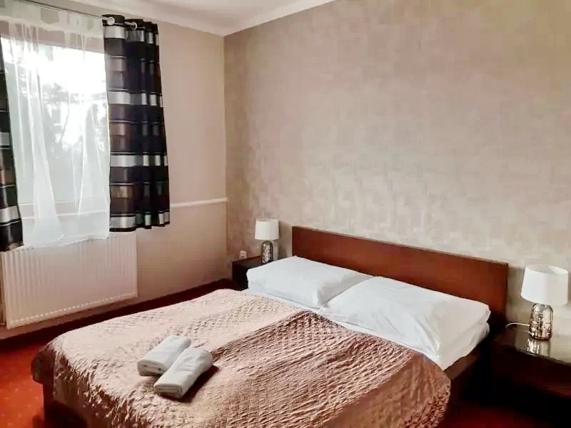 Mișcolț Cazare | Motel (K0530-24) Imaginea poate fi supusă drepturilor de autor. Se recomandă contactarea titularului drepturilor.