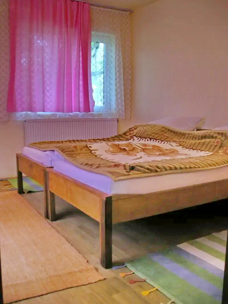 Alsóróna Szállás | Üdülőfalu (K0751-3) A kép szerzői jogvédelem alatt állhat. Javasolt a kapcsolatfelvétel a jog tulajdonossal.