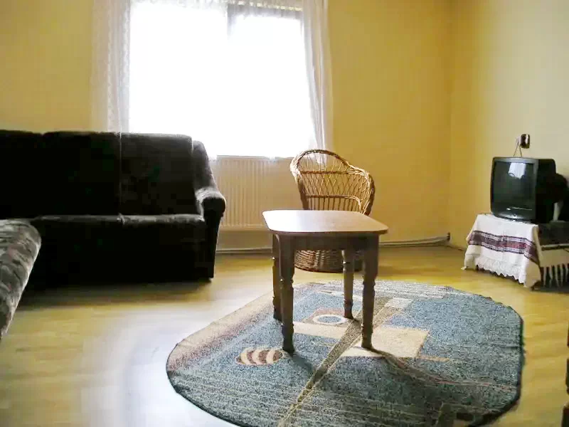 Alsóróna Szállás | Üdülőfalu (K0751-6) A kép szerzői jogvédelem alatt állhat. Javasolt a kapcsolatfelvétel a jog tulajdonossal.