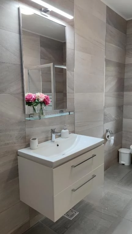 Bușteni Szállás | Apartman (K1444-27) A kép szerzői jogvédelem alatt állhat. Javasolt a kapcsolatfelvétel a jog tulajdonossal.