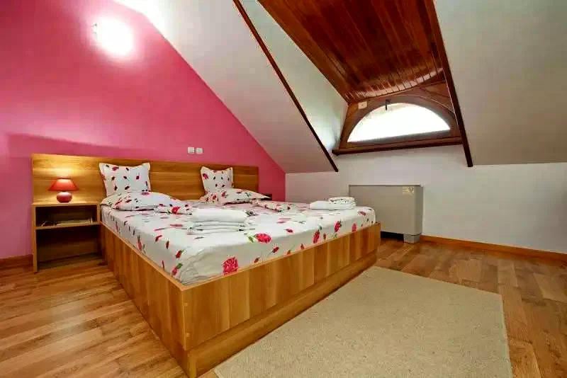 Tulcea Cazare | Pensiune turistică (K1309-19) Imaginea poate fi supusă drepturilor de autor. Se recomandă contactarea titularului drepturilor.