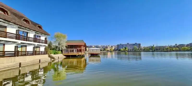 Tulcea Cazare | Pensiune turistică (K1309-41) Imaginea poate fi supusă drepturilor de autor. Se recomandă contactarea titularului drepturilor.