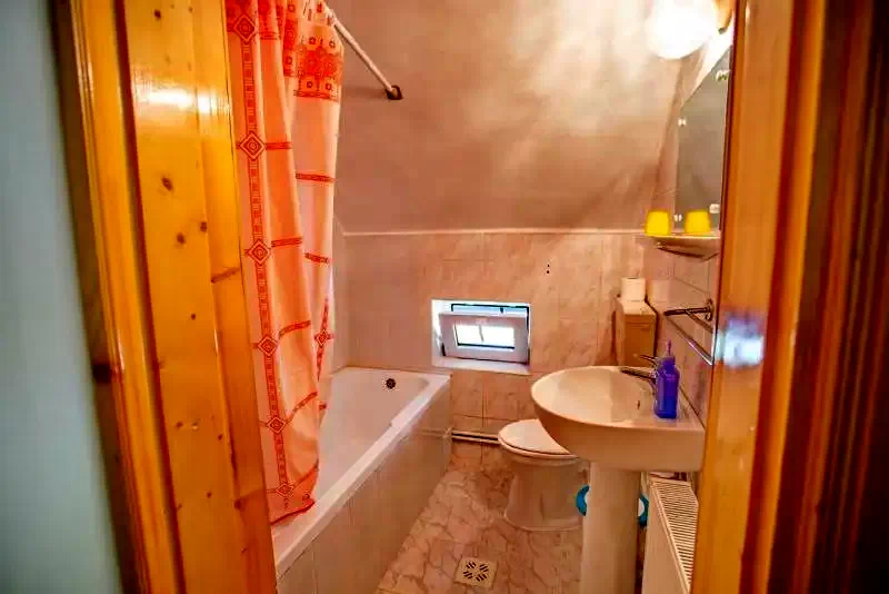 Cârțișoara Cazare | Motel (K0459-21) Imaginea poate fi supusă drepturilor de autor. Se recomandă contactarea titularului drepturilor.