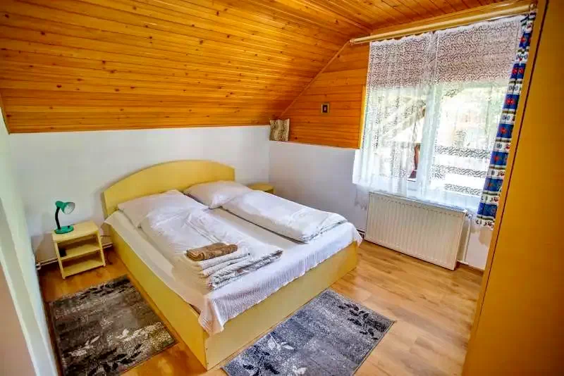 Cârțișoara Cazare | Motel (K0459-23) Imaginea poate fi supusă drepturilor de autor. Se recomandă contactarea titularului drepturilor.