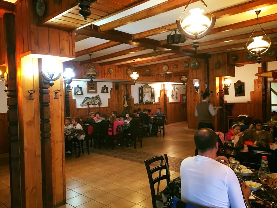 Horezu Cazare | Pensiune turistică (K1490-23) Imaginea poate fi supusă drepturilor de autor. Se recomandă contactarea titularului drepturilor.