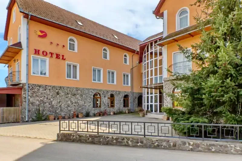 Dános Szállás | Hotel*** (K1384-50) A kép szerzői jogvédelem alatt állhat. Javasolt a kapcsolatfelvétel a jog tulajdonossal.