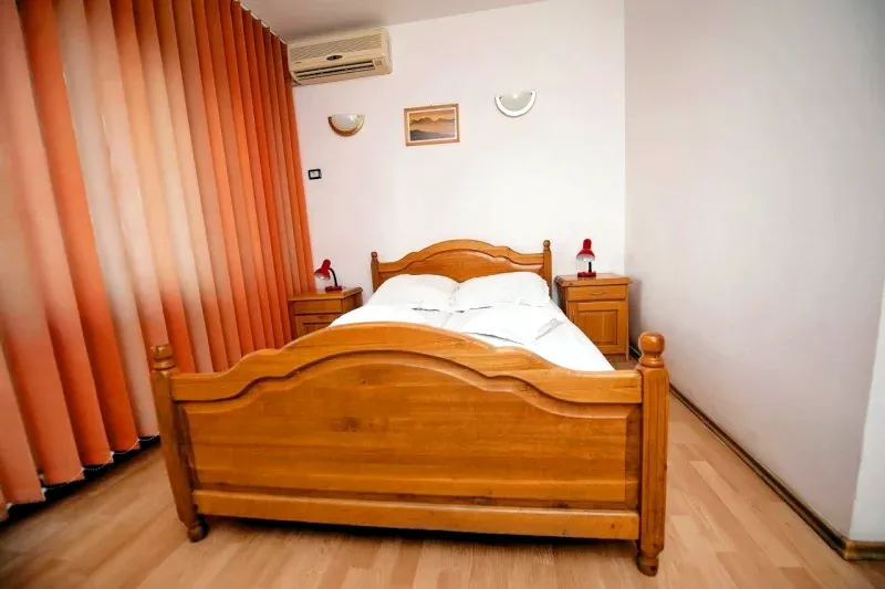 Arad Cazare | Motel (K0940-6) Imaginea poate fi supusă drepturilor de autor. Se recomandă contactarea titularului drepturilor.