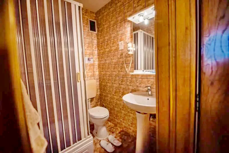 Arad Cazare | Motel (K0940-8) Imaginea poate fi supusă drepturilor de autor. Se recomandă contactarea titularului drepturilor.