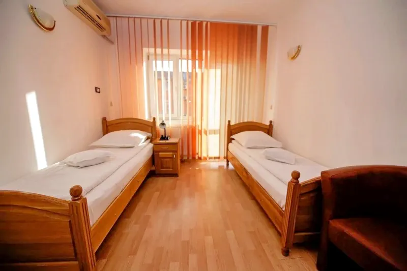 Arad Cazare | Motel (K0940-43) Imaginea poate fi supusă drepturilor de autor. Se recomandă contactarea titularului drepturilor.