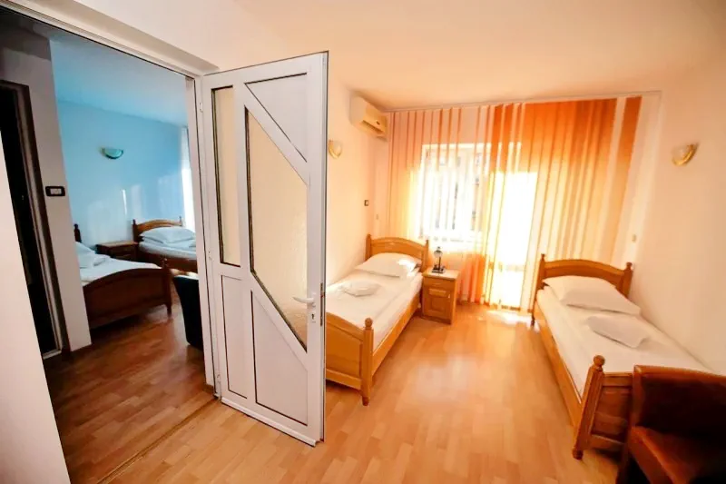 Arad Cazare | Motel (K0940-45) Imaginea poate fi supusă drepturilor de autor. Se recomandă contactarea titularului drepturilor.