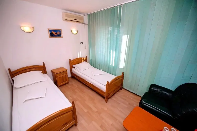 Arad Cazare | Motel (K0940-46) Imaginea poate fi supusă drepturilor de autor. Se recomandă contactarea titularului drepturilor.