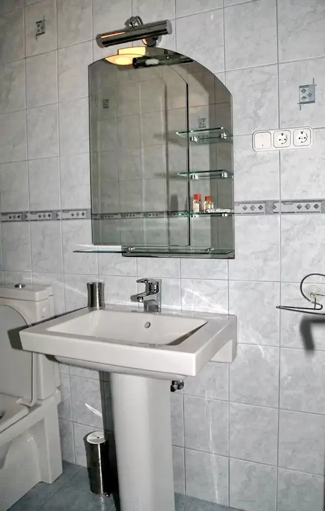  Cazare | Sat de vacanță (K0261-3) Imaginea poate fi supusă drepturilor de autor. Se recomandă contactarea titularului drepturilor.