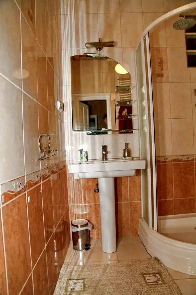  Cazare | Sat de vacanță (K0261-6) Imaginea poate fi supusă drepturilor de autor. Se recomandă contactarea titularului drepturilor.